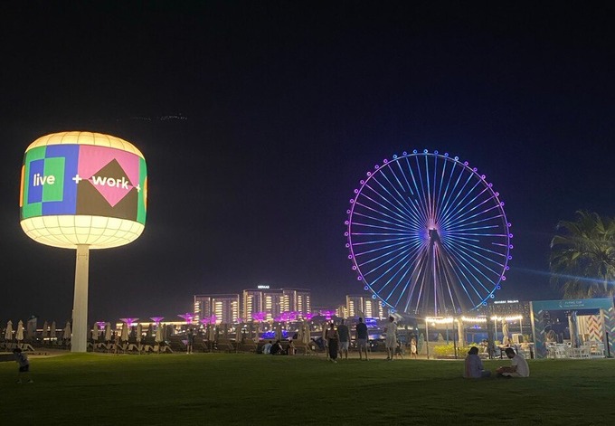 nighttime view of ain wheel